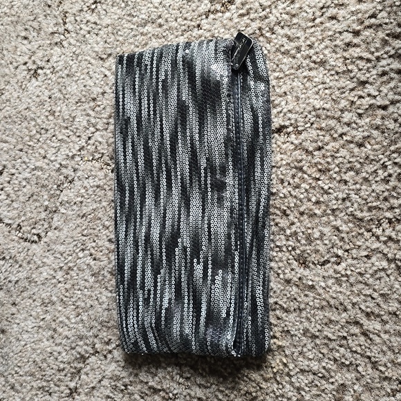 NWOT BCBGeneration clutch purse - Picture 2 of 11